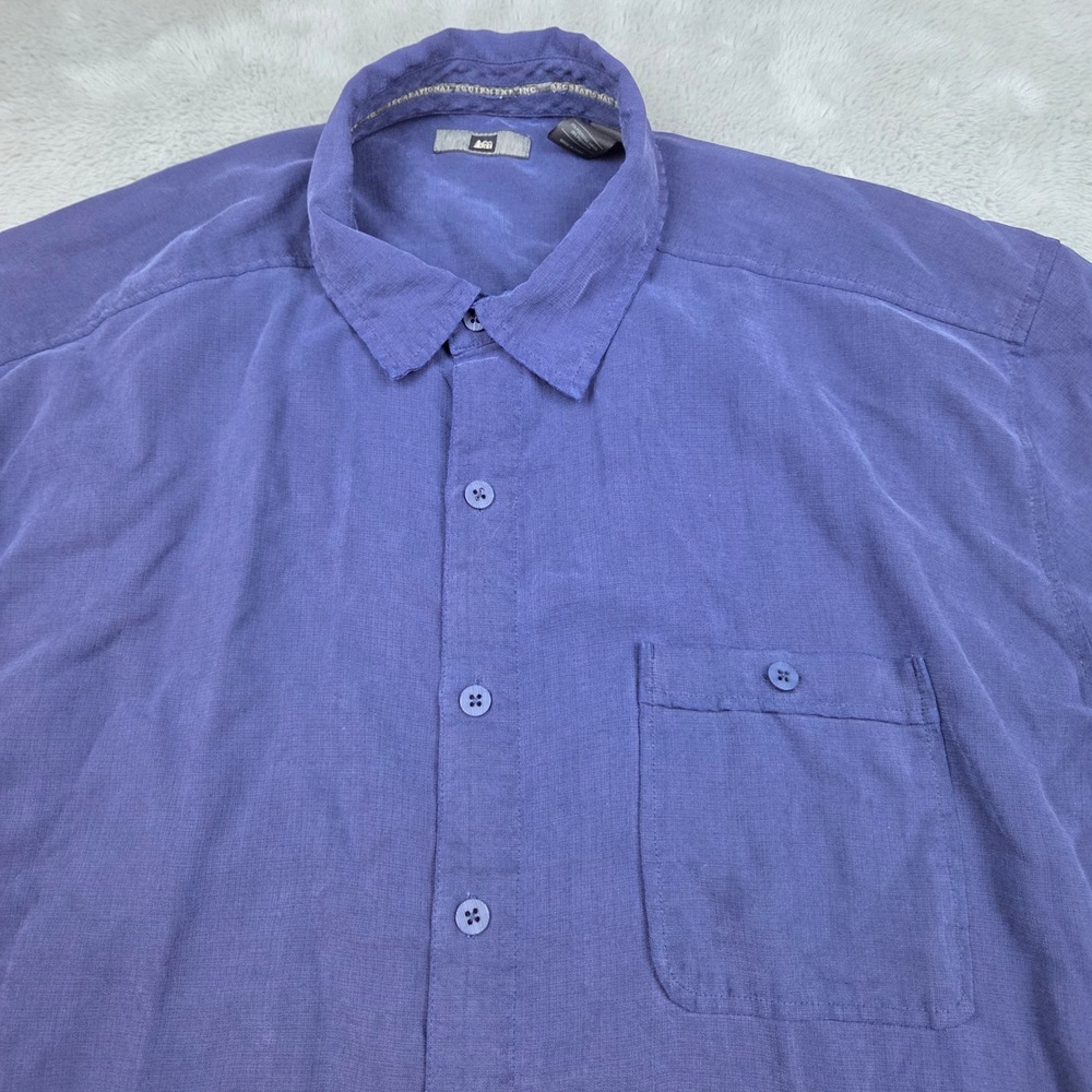 REI Button Down Shirt Mens L Short Sleeve Pocket Rayon Poly Textured Blue Indigo